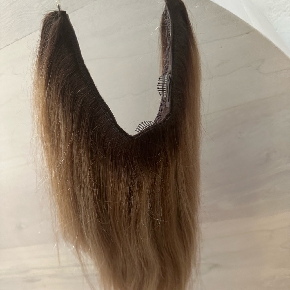 Weft a bit ombré then blonde has clips